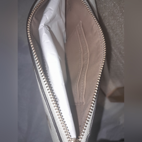 COACH Teddy Bear/Snowflake 7"1/2 Wristlet In Gift Box ✨️(FIRM) NWT TODAY… - Picture 6 of 9